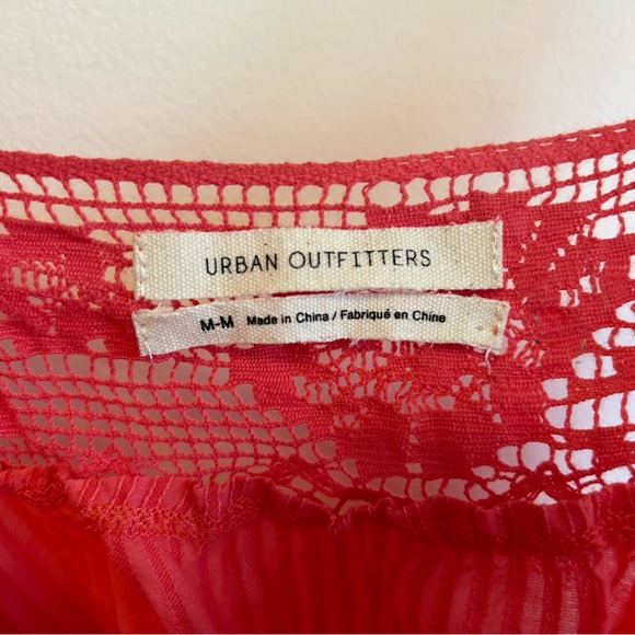 URBAN OUTFITTERS Bohemian Pink Crochet/Lace crop tank top blouse. Size M - Picture 4 of 5